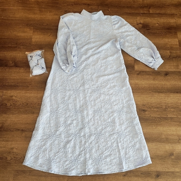 Touche Prive Lace Crochet Dress - Picture 1 of 5
